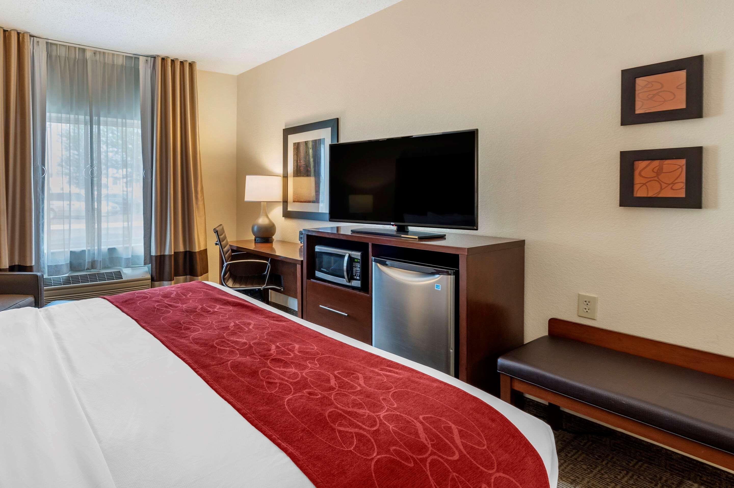 Comfort Suites Columbus West - Hilliard Экстерьер фото