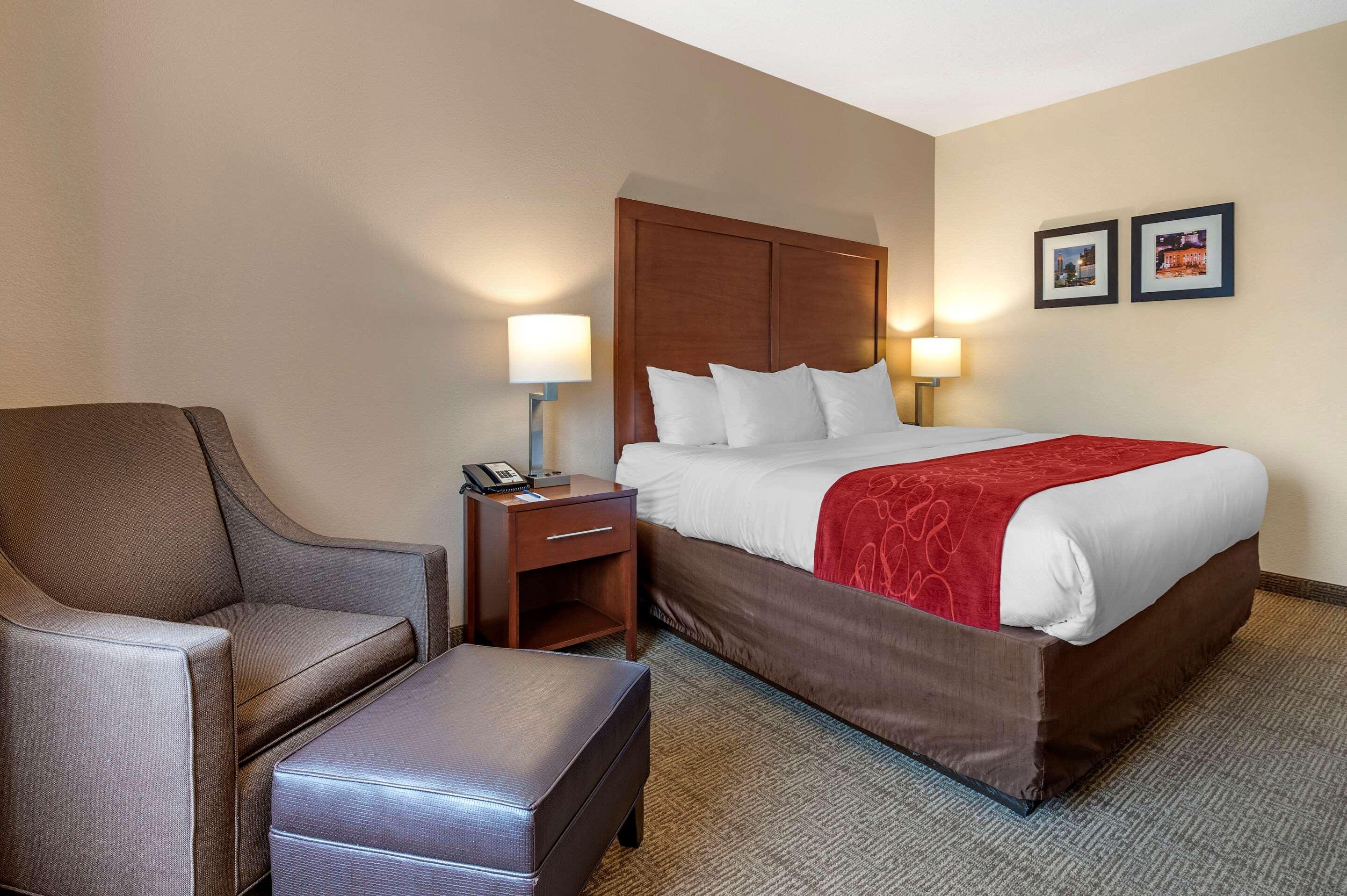 Comfort Suites Columbus West - Hilliard Экстерьер фото