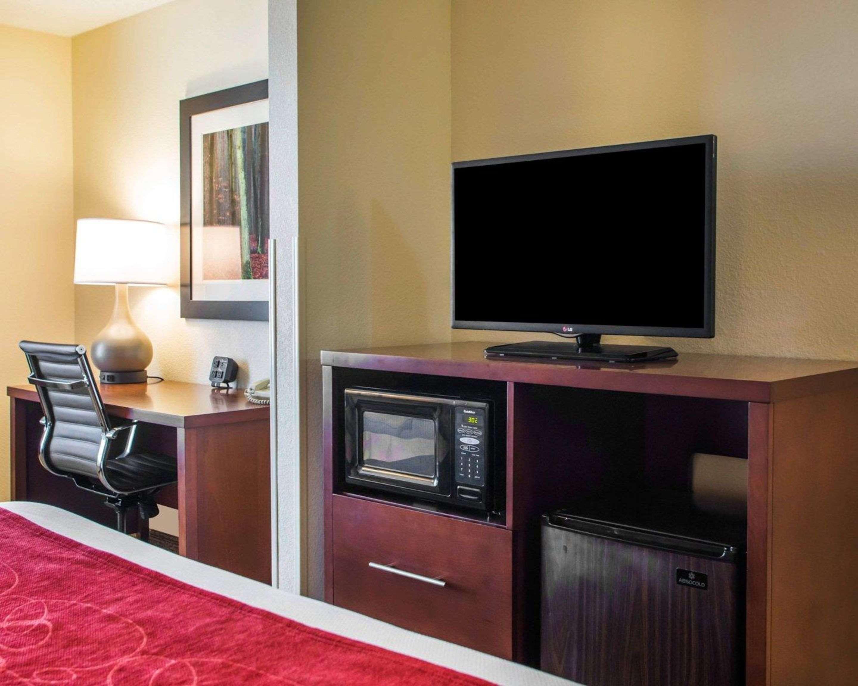 Comfort Suites Columbus West - Hilliard Экстерьер фото