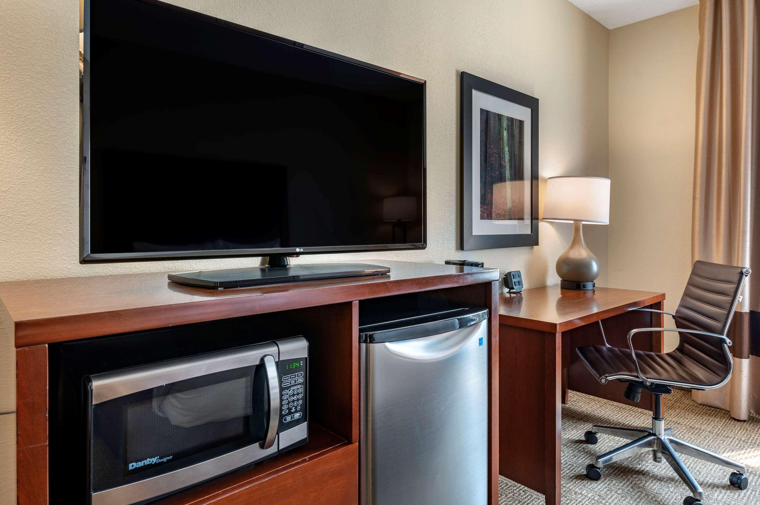 Comfort Suites Columbus West - Hilliard Экстерьер фото