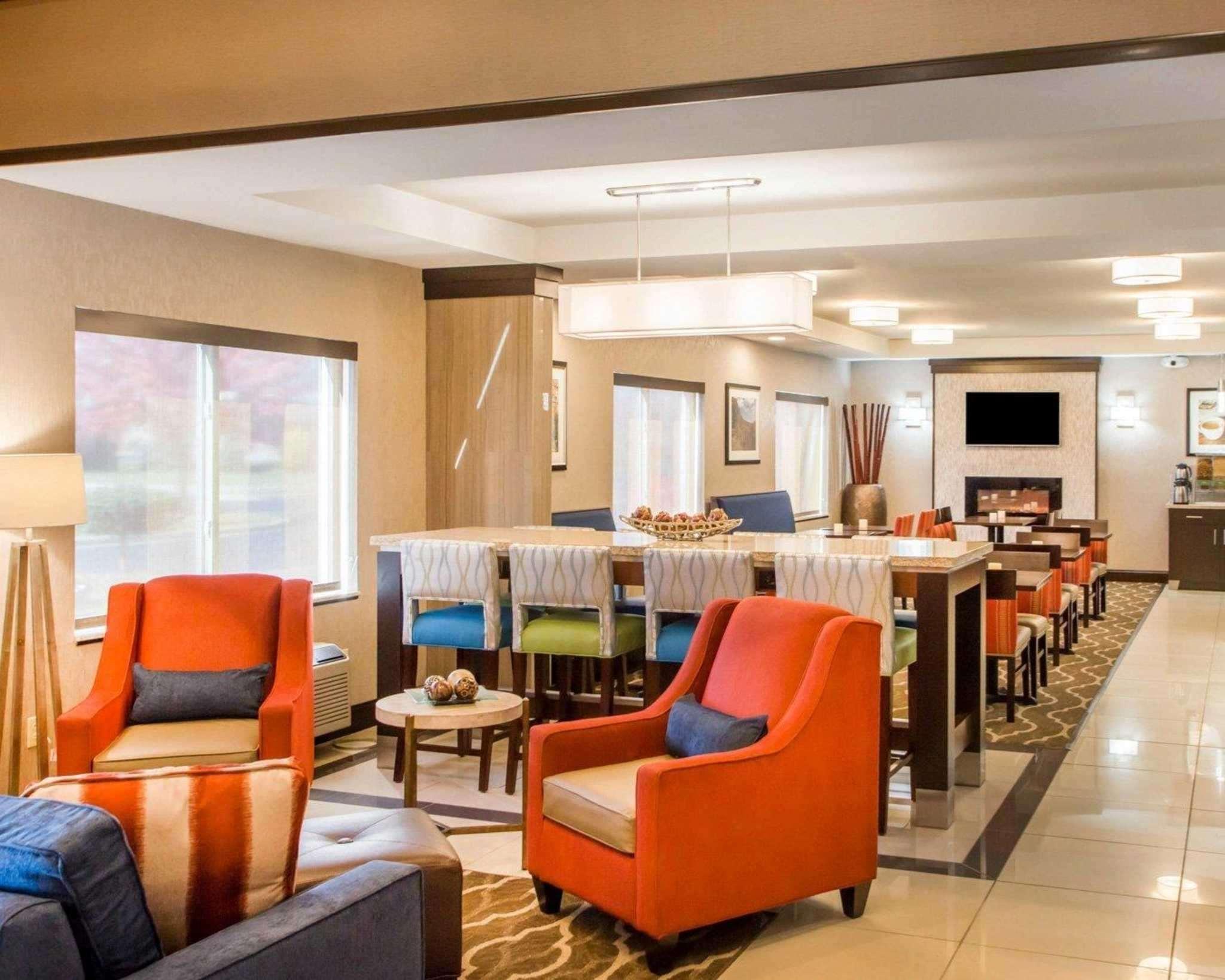 Comfort Suites Columbus West - Hilliard Экстерьер фото