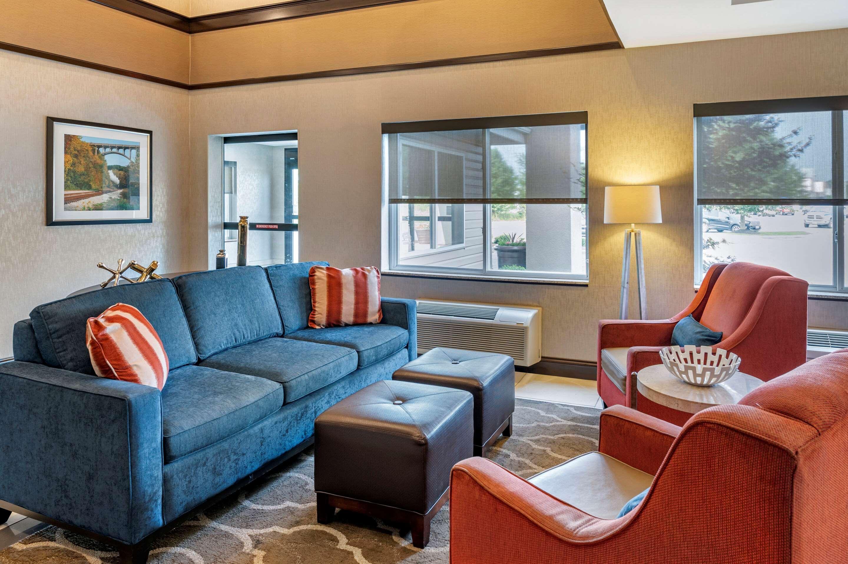 Comfort Suites Columbus West - Hilliard Экстерьер фото