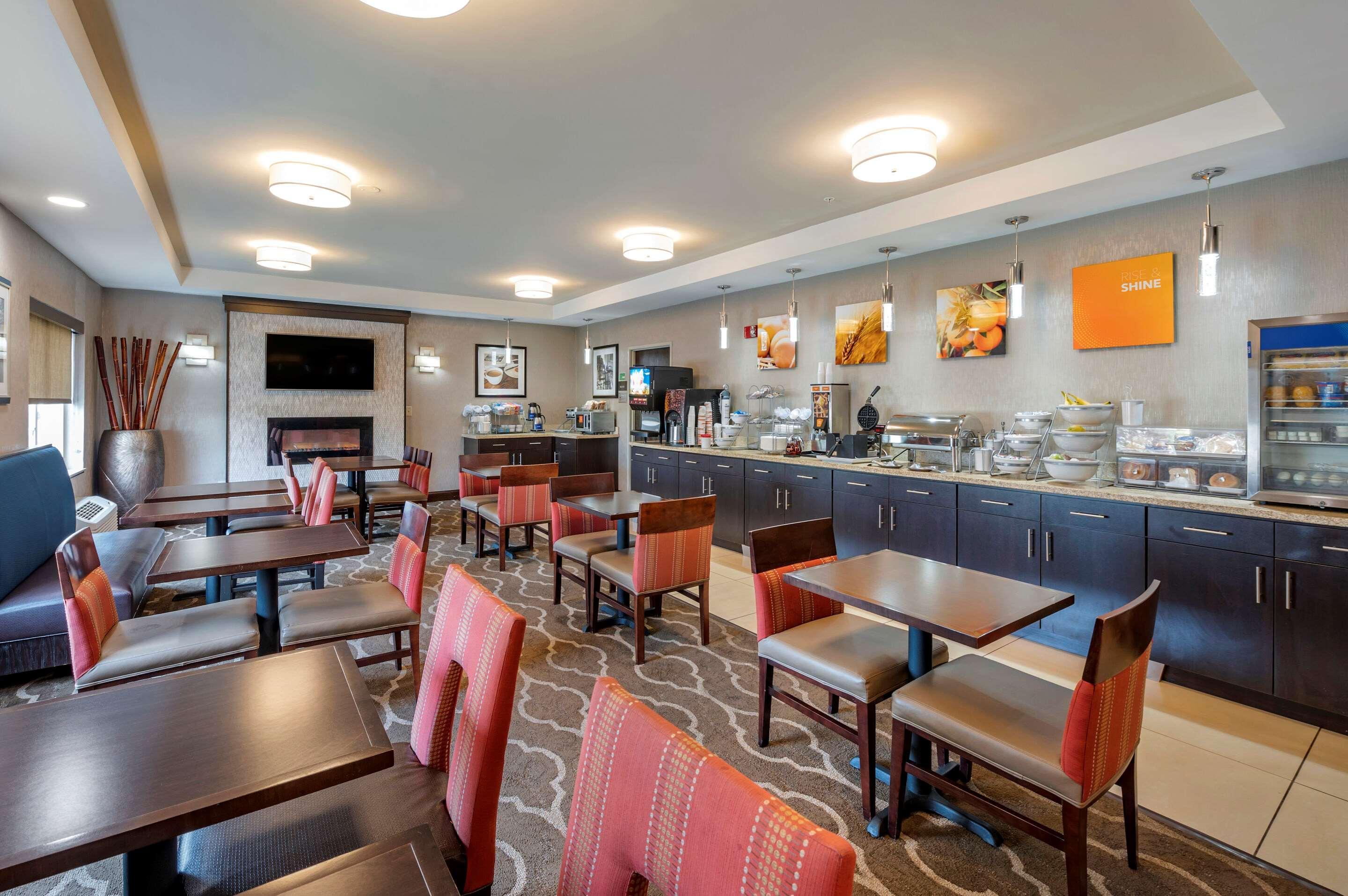 Comfort Suites Columbus West - Hilliard Экстерьер фото